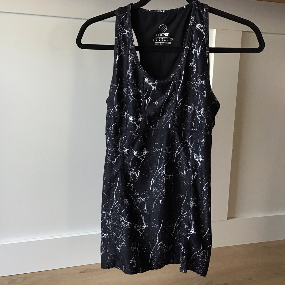 Women’s M MPG Black and White Patterned Workout Tank Top